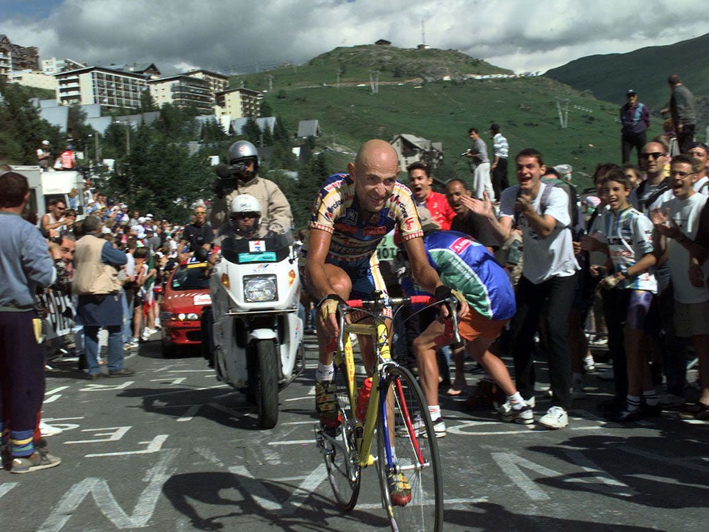 Professional cyclist racing in 1997, the era of Oakley Juliet dominance